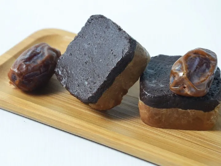 Best seller Mixture Of Dates And Vegan Free Dark Chocolate offering gluten-free, diabetic-friendly, natural sugar meals.
