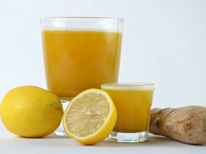 Spicy ginger shot offering gluten-free, diabetic-friendly, natural cold drinks.