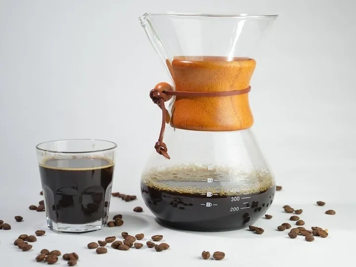 Chemex filter coffee offering gluten-free, diabetic-friendly, natural hot drinks.
