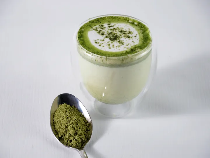 Matcha cappuccino offering gluten-free, diabetic-friendly, natural hot drinks.